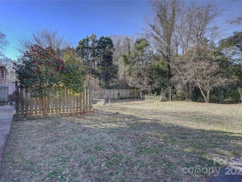 7526 Dorn Circle, Charlotte, NC 28212.  MLS# CAR4226222, YatesRealty ID 5069. 