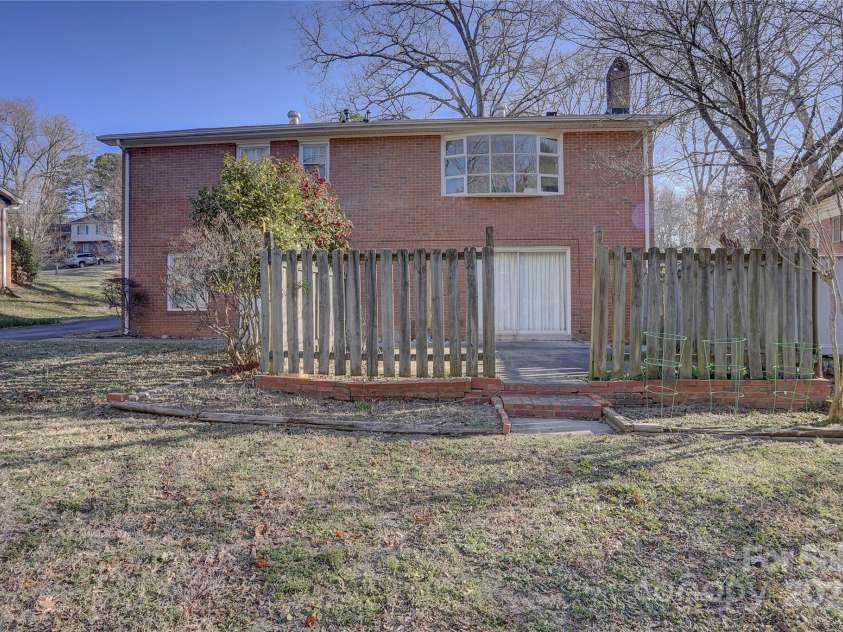 7526 Dorn Circle, Charlotte, NC 28212.  MLS# CAR4226222, YatesRealty ID 5069. 