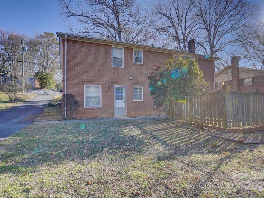 7526 Dorn Circle, Charlotte, NC 28212.  MLS# CAR4226222, YatesRealty ID 5069. 
