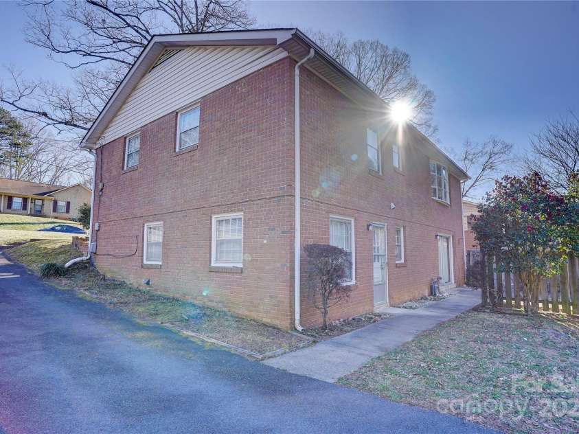 7526 Dorn Circle, Charlotte, NC 28212.  MLS# CAR4226222, YatesRealty ID 5069. 