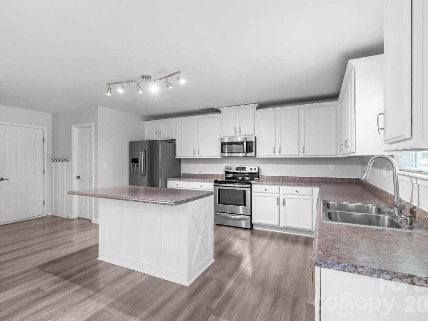 4921 William Caldwell Avenue, Charlotte, NC 28213.  MLS# CAR4424174, YatesRealty ID 50691. 