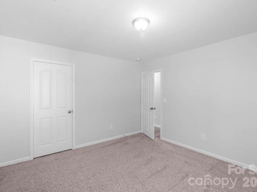 4921 William Caldwell Avenue, Charlotte, NC 28213.  MLS# CAR4424174, YatesRealty ID 50691. 