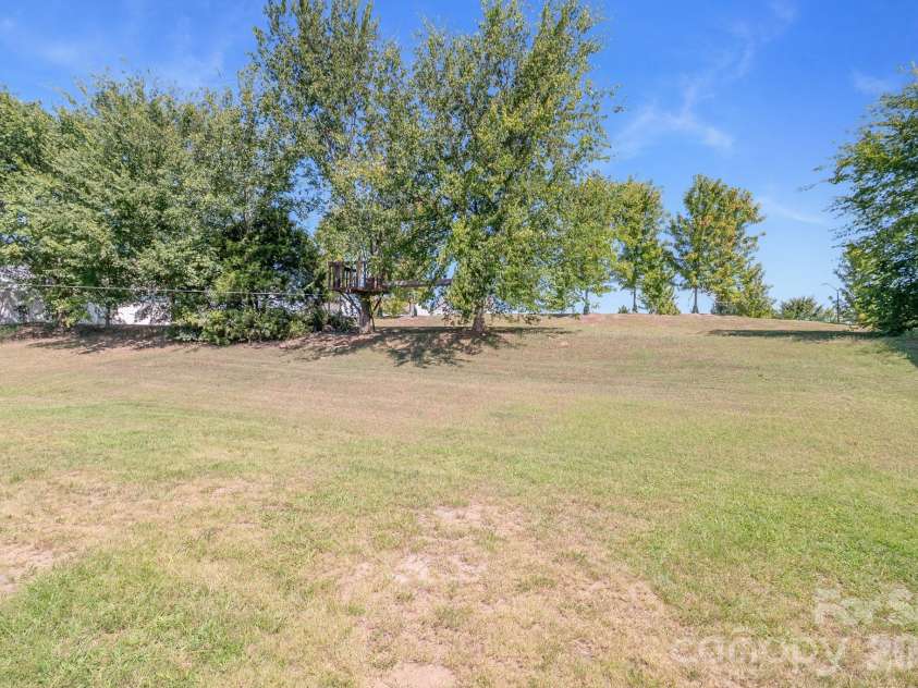 4921 William Caldwell Avenue, Charlotte, NC 28213.  MLS# CAR4424174, YatesRealty ID 50691. 