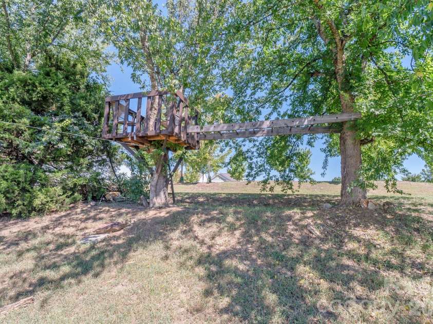 4921 William Caldwell Avenue, Charlotte, NC 28213.  MLS# CAR4424174, YatesRealty ID 50691. 
