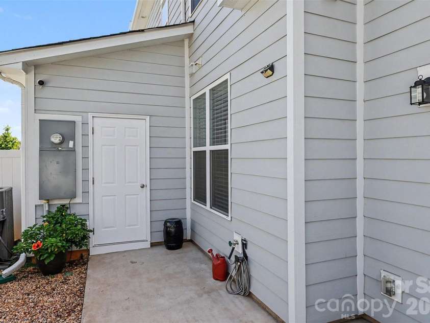 712 Henderson Valley Way, Belmont, NC 28012.  MLS# CAR4423480, YatesRealty ID 50693. Storage unit