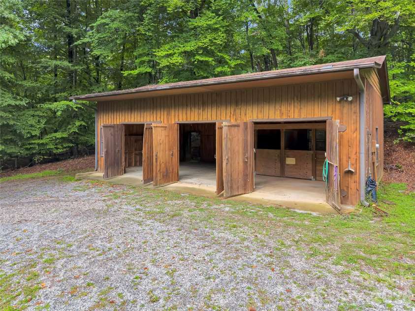 989 Fox Mountain Road, Columbus, NC 28722.  MLS# CAR4423345, YatesRealty ID 50694. 