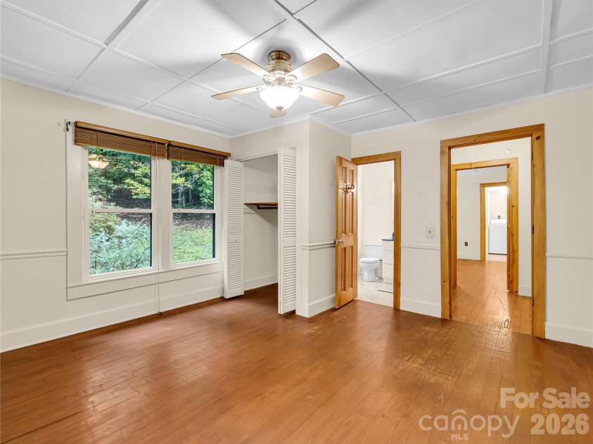 989 Fox Mountain Road, Columbus, NC 28722.  MLS# CAR4423345, YatesRealty ID 50694. Front bedroom connects to a full bath which can also be accessed from the hallway.