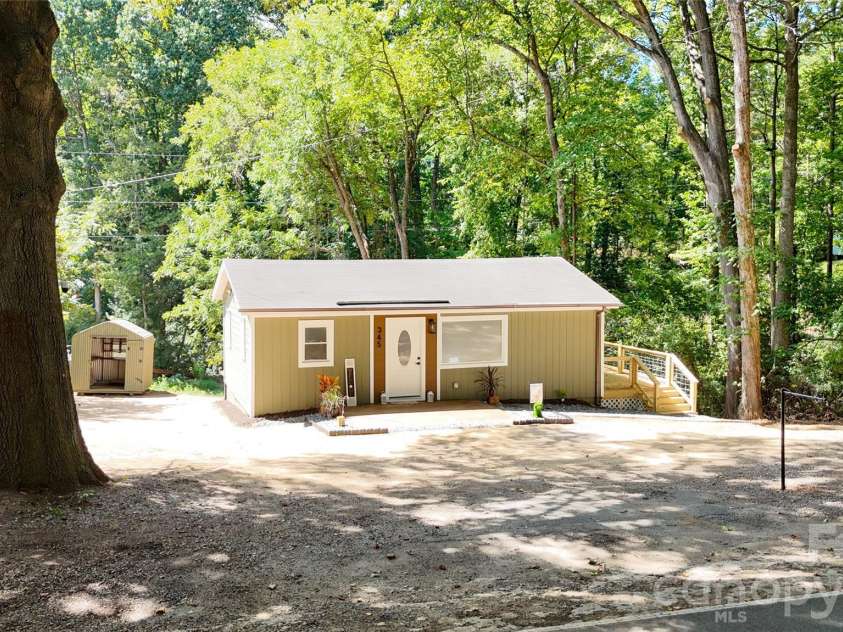 345 EPPS Road, Fort Mill, SC 29715.  MLS# CAR4424119, YatesRealty ID 50695. 