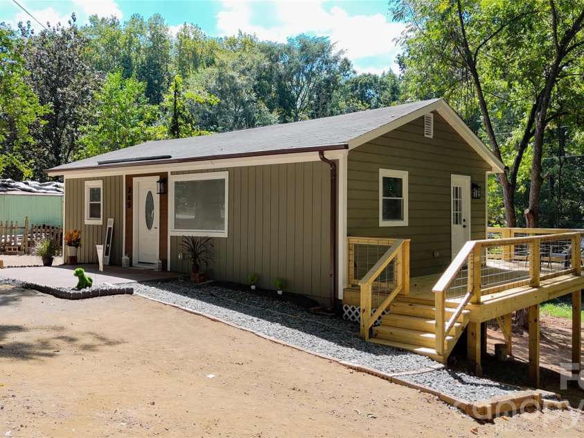 345 EPPS Road, Fort Mill, SC 29715.  MLS# CAR4424119, YatesRealty ID 50695. 