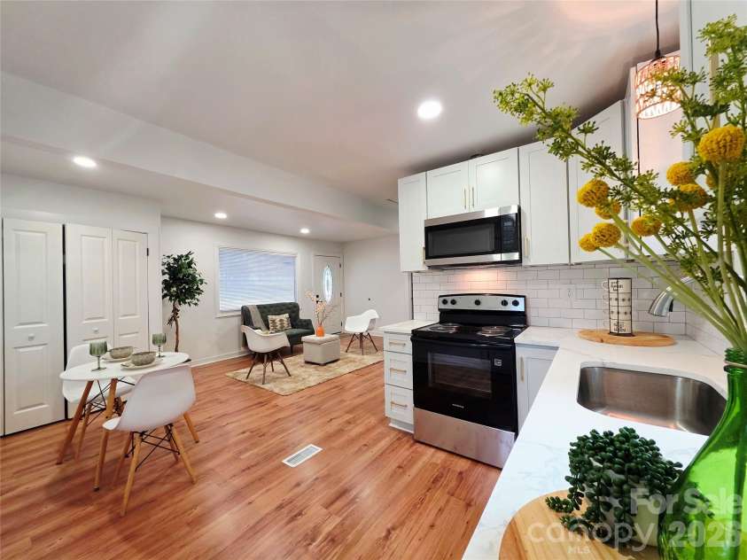 345 EPPS Road, Fort Mill, SC 29715.  MLS# CAR4424119, YatesRealty ID 50695. 