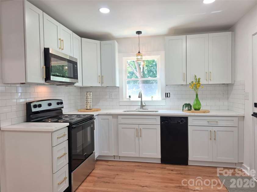 345 EPPS Road, Fort Mill, SC 29715.  MLS# CAR4424119, YatesRealty ID 50695. 
