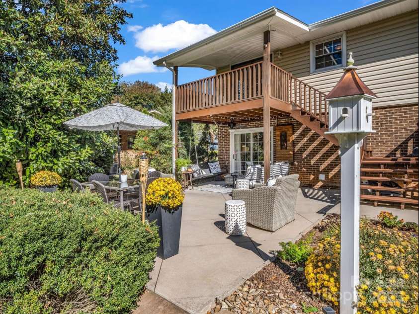 2340 24th Avenue, Hickory, NC 28601.  MLS# CAR4314509, YatesRealty ID 507. 