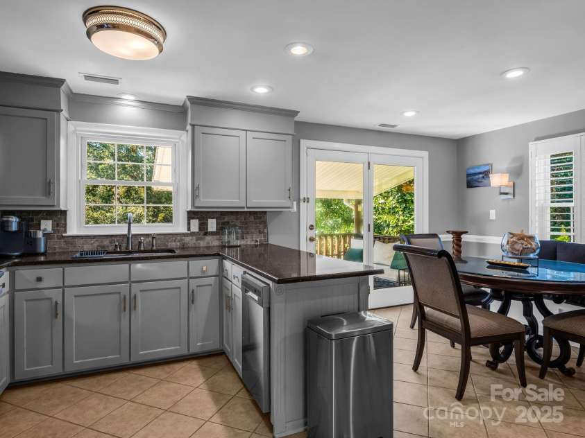 2340 24th Avenue, Hickory, NC 28601.  MLS# CAR4314509, YatesRealty ID 507. 