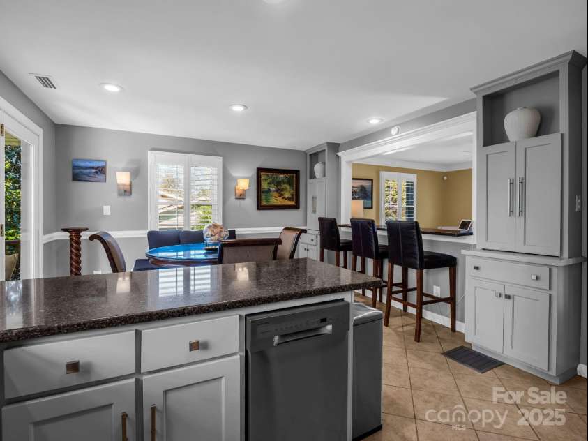 2340 24th Avenue, Hickory, NC 28601.  MLS# CAR4314509, YatesRealty ID 507. 