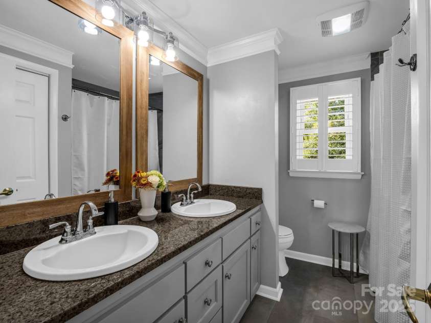 2340 24th Avenue, Hickory, NC 28601.  MLS# CAR4314509, YatesRealty ID 507. 