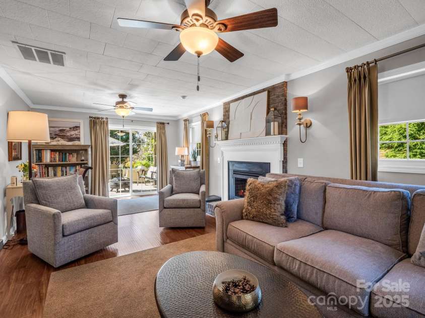 2340 24th Avenue, Hickory, NC 28601.  MLS# CAR4314509, YatesRealty ID 507. 