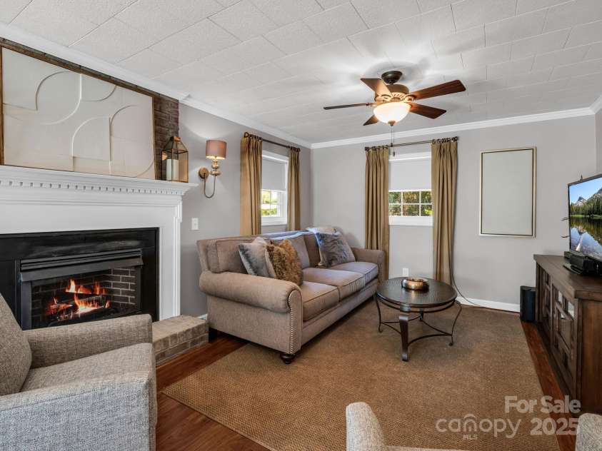 2340 24th Avenue, Hickory, NC 28601.  MLS# CAR4314509, YatesRealty ID 507. 