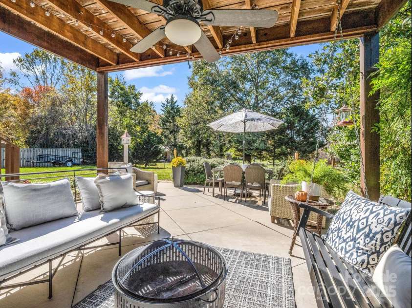 2340 24th Avenue, Hickory, NC 28601.  MLS# CAR4314509, YatesRealty ID 507. 