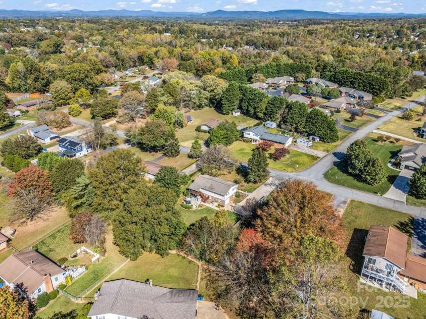 2340 24th Avenue, Hickory, NC 28601.  MLS# CAR4314509, YatesRealty ID 507. 