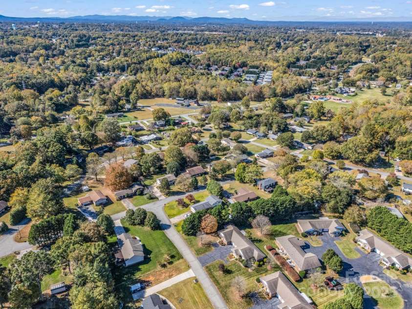 2340 24th Avenue, Hickory, NC 28601.  MLS# CAR4314509, YatesRealty ID 507. 