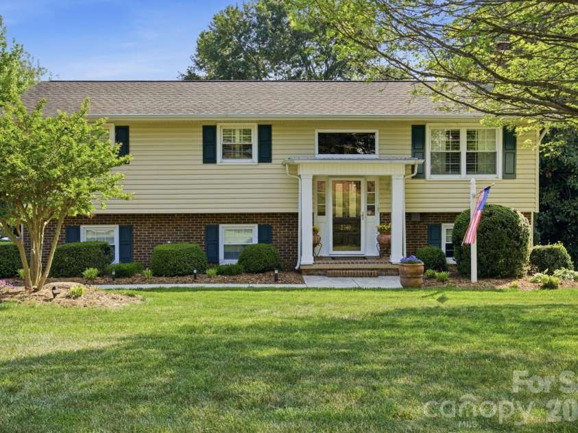 2340 24th Avenue, Hickory, NC 28601.  MLS# CAR4373971, YatesRealty ID 507. 