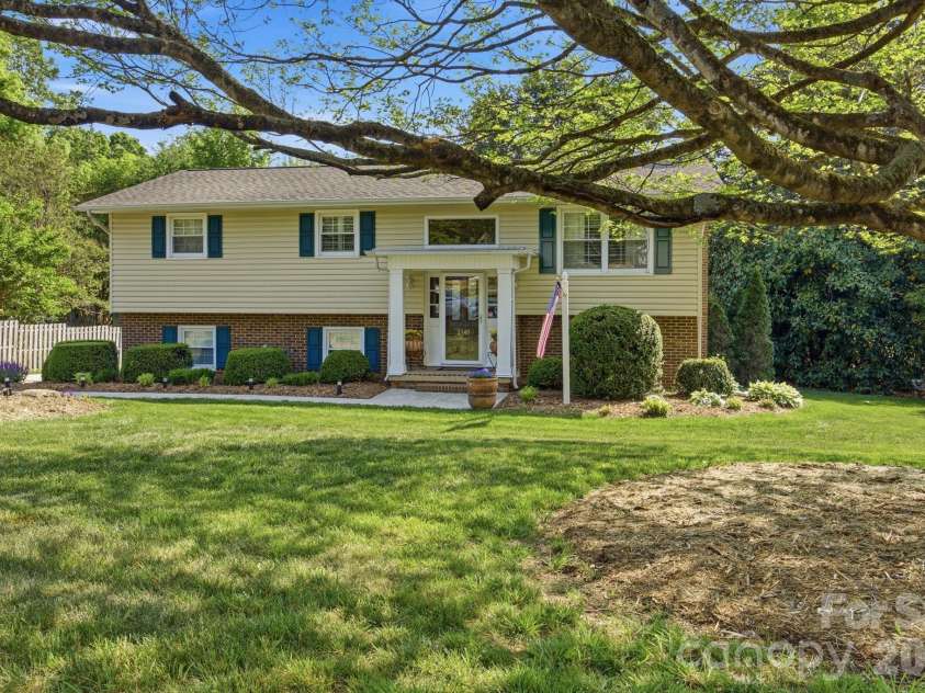 2340 24th Avenue, Hickory, NC 28601.  MLS# CAR4373971, YatesRealty ID 507. 