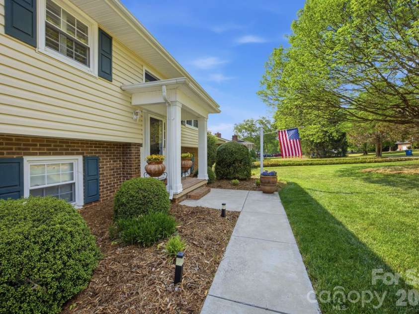 2340 24th Avenue, Hickory, NC 28601.  MLS# CAR4373971, YatesRealty ID 507. 