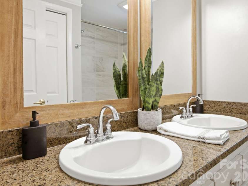 2340 24th Avenue, Hickory, NC 28601.  MLS# CAR4373971, YatesRealty ID 507. 