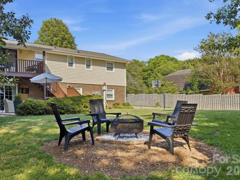 2340 24th Avenue, Hickory, NC 28601.  MLS# CAR4373971, YatesRealty ID 507. 