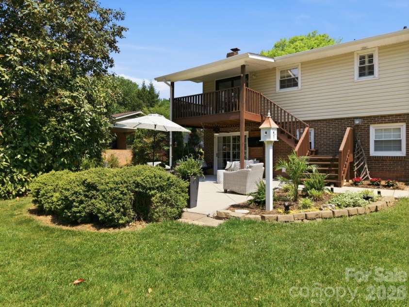 2340 24th Avenue, Hickory, NC 28601.  MLS# CAR4373971, YatesRealty ID 507. 