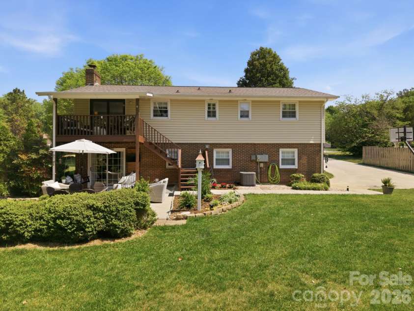 2340 24th Avenue, Hickory, NC 28601.  MLS# CAR4373971, YatesRealty ID 507. 
