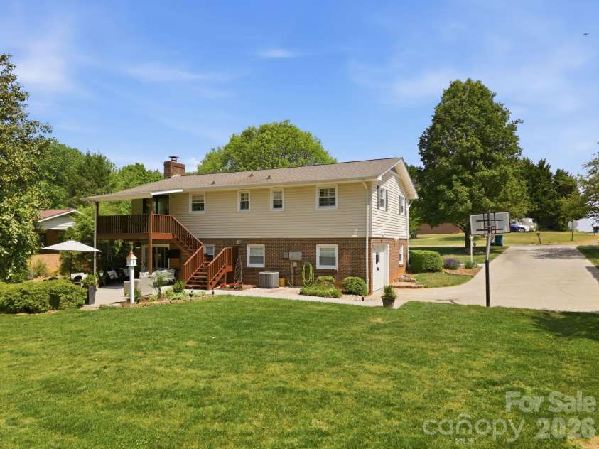 2340 24th Avenue, Hickory, NC 28601.  MLS# CAR4373971, YatesRealty ID 507. 