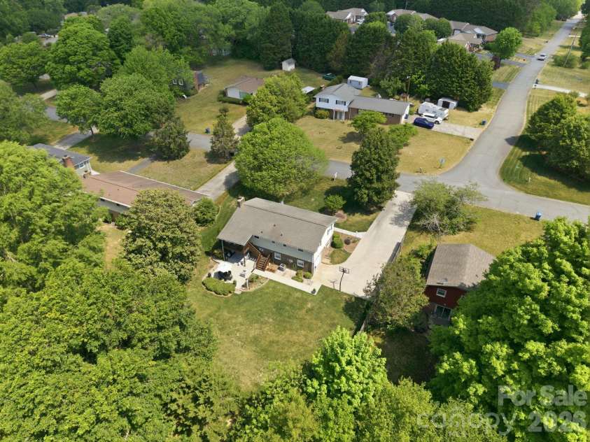 2340 24th Avenue, Hickory, NC 28601.  MLS# CAR4373971, YatesRealty ID 507. 