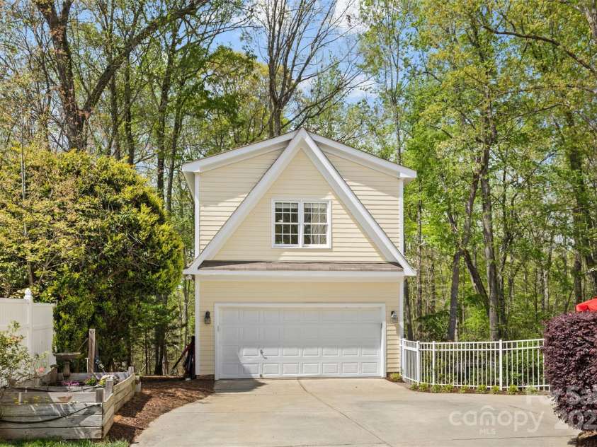 2569 Lower Assembly Drive, Fort Mill, SC 29708.  MLS# CAR4243533, YatesRealty ID 5070. Extended Detached Garage w/Bonus/Bedroom above