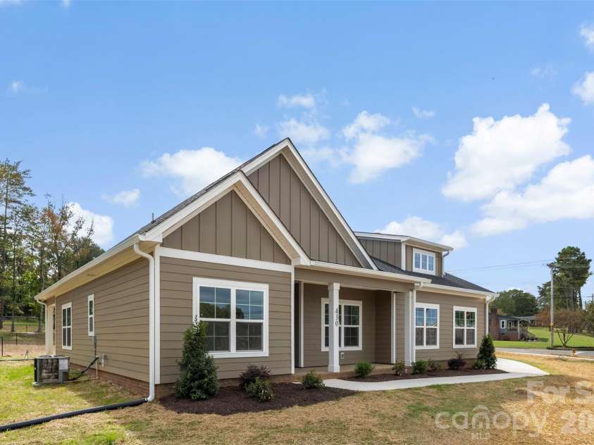 430 Fulton Drive, Kings Mountain, NC 28086.  MLS# CAR4310463, YatesRealty ID 5070. 