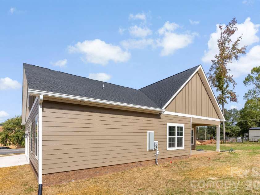430 Fulton Drive, Kings Mountain, NC 28086.  MLS# CAR4310463, YatesRealty ID 5070. 