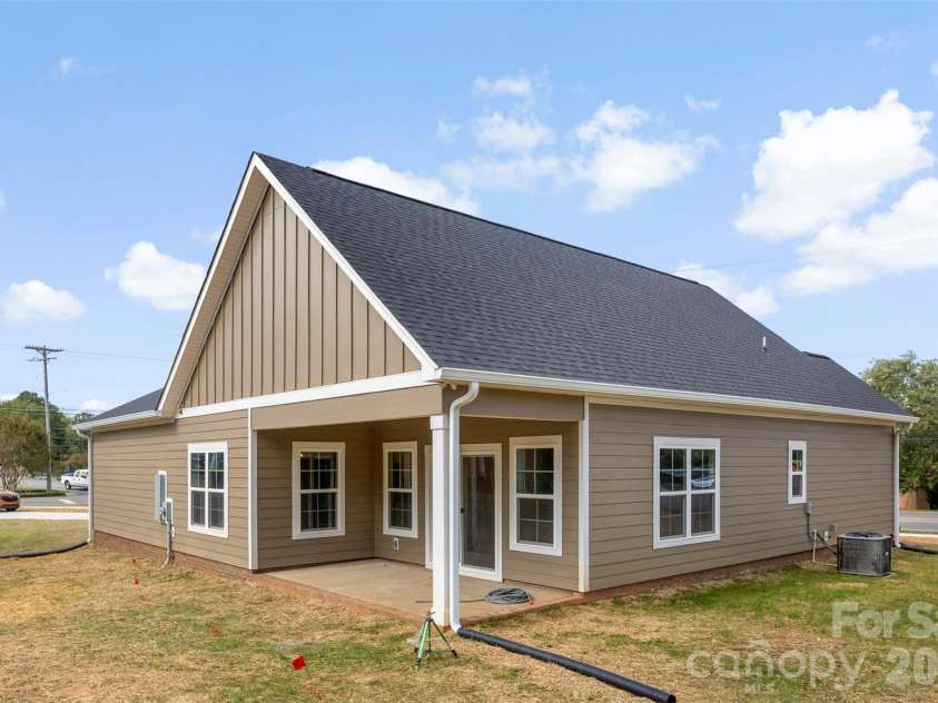 430 Fulton Drive, Kings Mountain, NC 28086.  MLS# CAR4310463, YatesRealty ID 5070. 