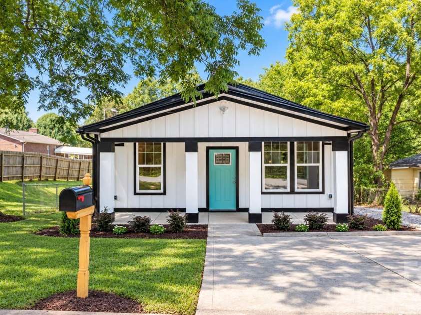 111 Clay Street, Lowell, NC 28098.  MLS# CAR4424138, YatesRealty ID 50700. 