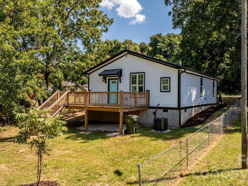 111 Clay Street, Lowell, NC 28098.  MLS# CAR4424138, YatesRealty ID 50700. 