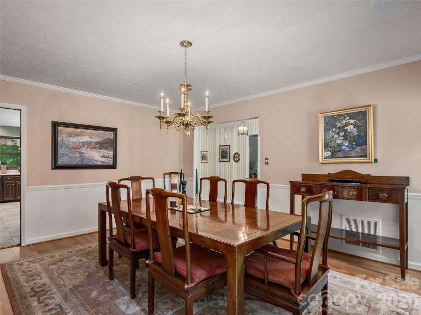 440 Sondley Woods Place, Asheville, NC 28805.  MLS# CAR4423407, YatesRealty ID 50704. 