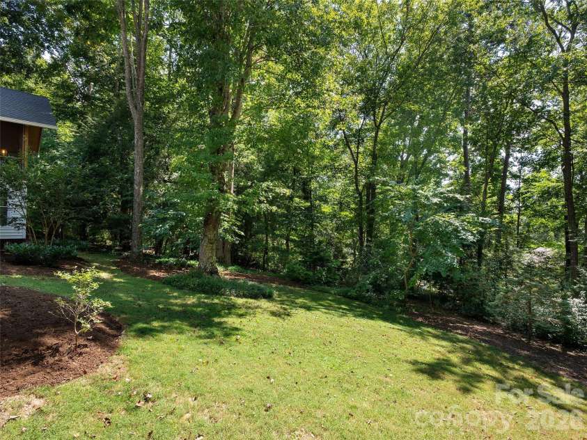 440 Sondley Woods Place, Asheville, NC 28805.  MLS# CAR4423407, YatesRealty ID 50704. 