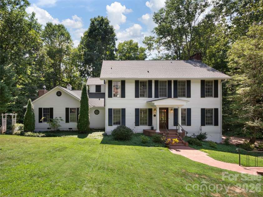 440 Sondley Woods Place, Asheville, NC 28805.  MLS# CAR4423407, YatesRealty ID 50704. Curb Appeal galore + usable front yard