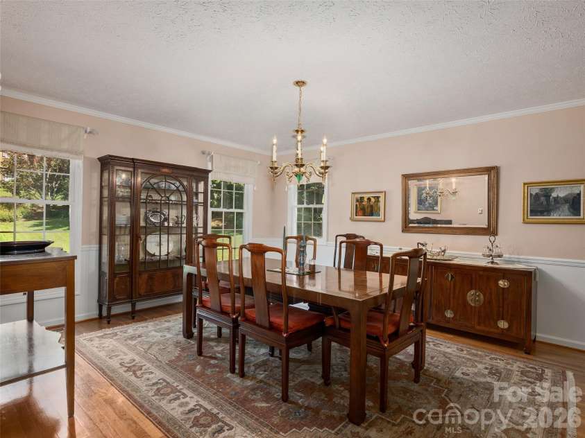 440 Sondley Woods Place, Asheville, NC 28805.  MLS# CAR4423407, YatesRealty ID 50704. Spacious dining room for a crowd