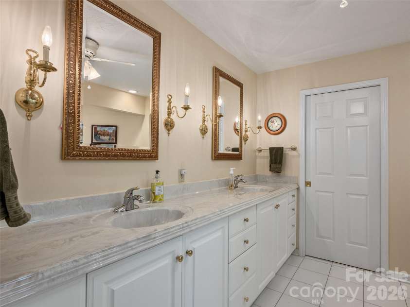 440 Sondley Woods Place, Asheville, NC 28805.  MLS# CAR4423407, YatesRealty ID 50704. Spacious double vanity