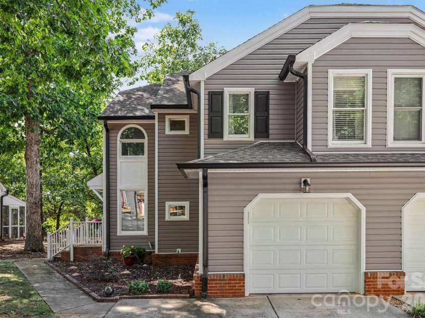 8609 Fox Chase Lane, Charlotte, NC 28269.  MLS# CAR4423387, YatesRealty ID 50705. 