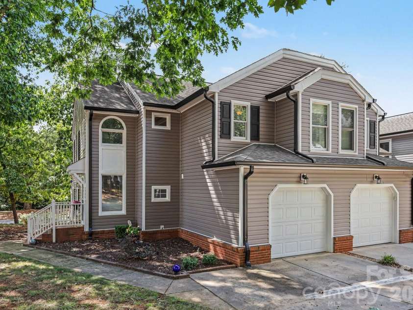 8609 Fox Chase Lane, Charlotte, NC 28269.  MLS# CAR4423387, YatesRealty ID 50705. 