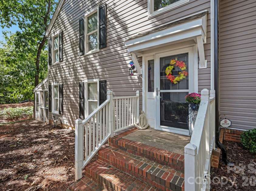 8609 Fox Chase Lane, Charlotte, NC 28269.  MLS# CAR4423387, YatesRealty ID 50705. 