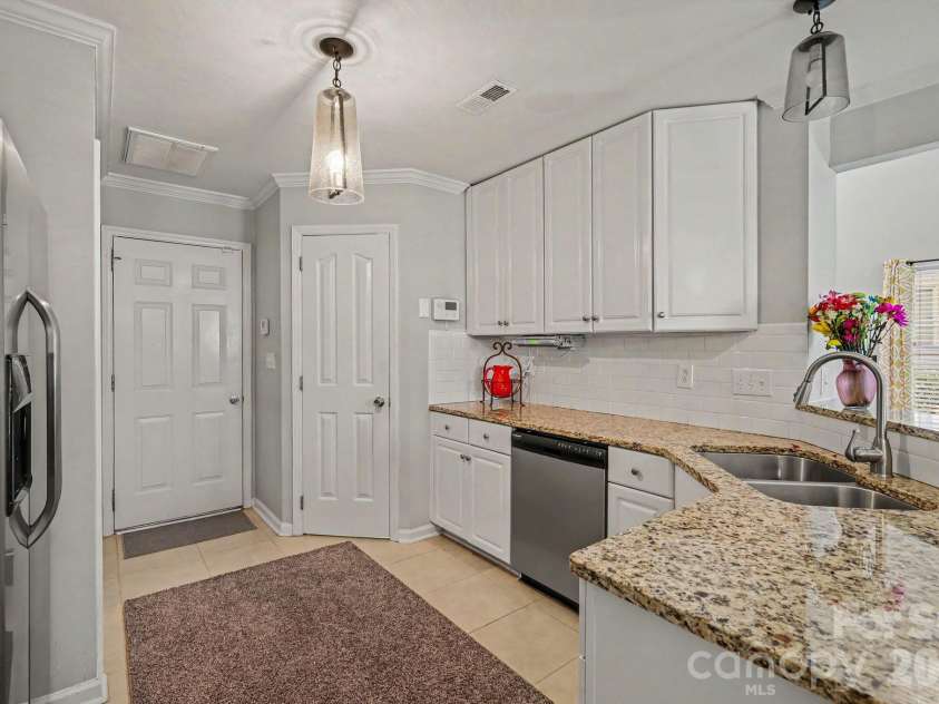 8609 Fox Chase Lane, Charlotte, NC 28269.  MLS# CAR4423387, YatesRealty ID 50705. 