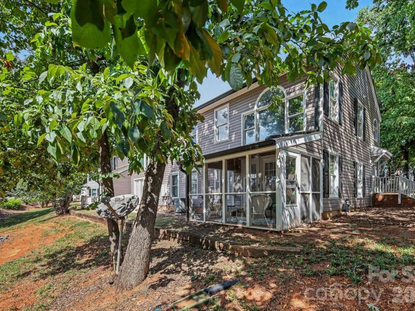8609 Fox Chase Lane, Charlotte, NC 28269.  MLS# CAR4423387, YatesRealty ID 50705. 