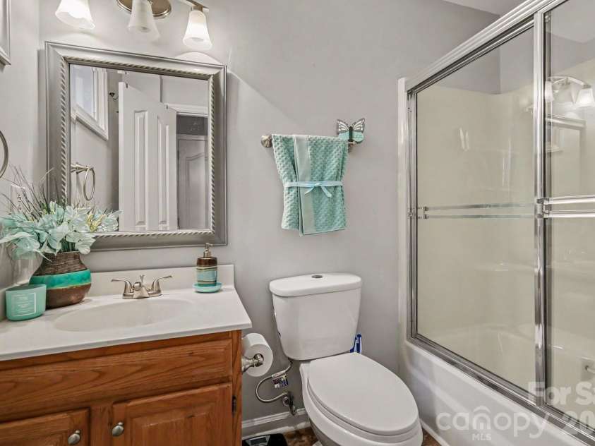 8609 Fox Chase Lane, Charlotte, NC 28269.  MLS# CAR4423387, YatesRealty ID 50705. Second bathroom